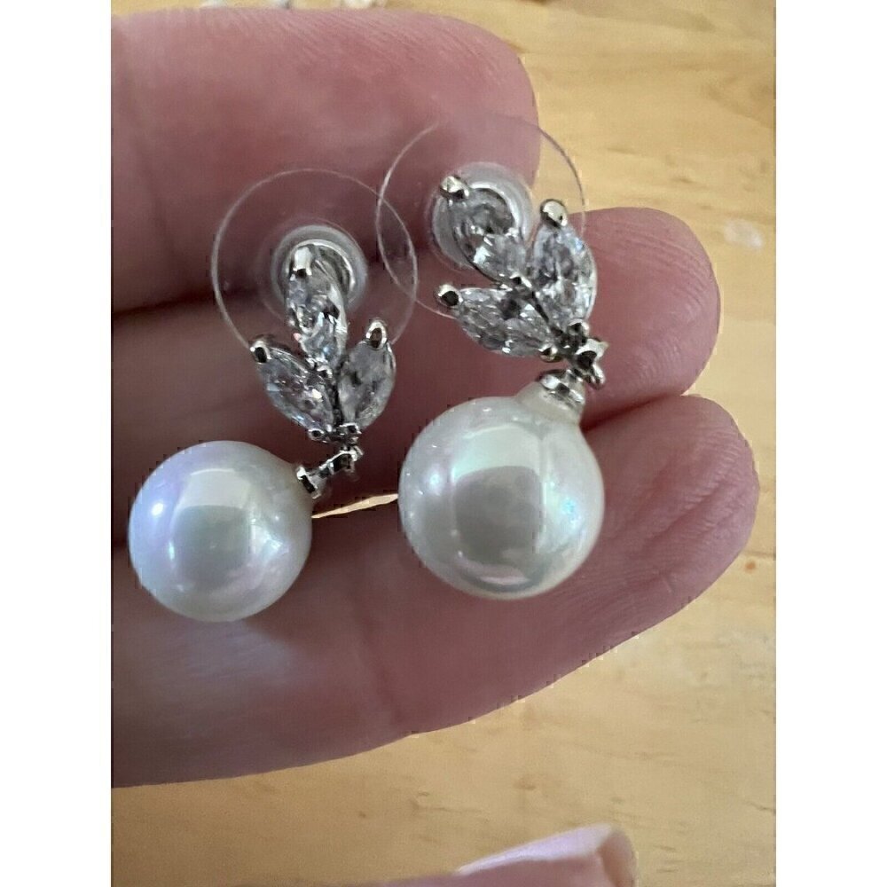 Silver and White Pearl Cluster Post Earrings Cz Leaf Drop Earring Vintage - Picture 2 of 3
